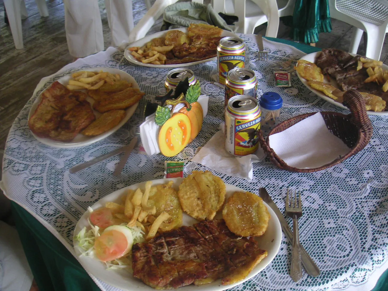 Restaurante y Comedor al Aire Libre Frente a la Playa